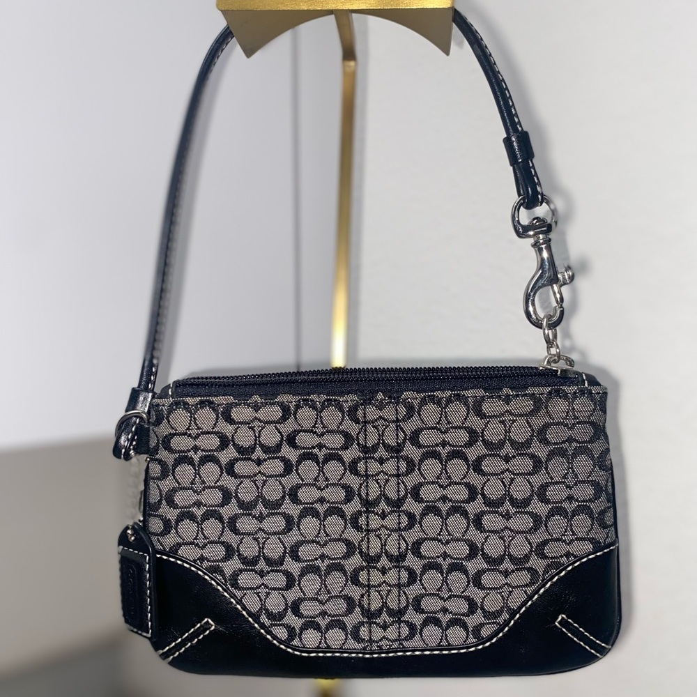 Coach Vintage Signature SoHo Wristlet GUC - Picture 10 of 11